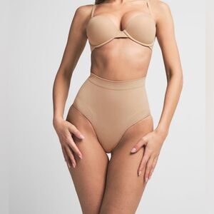SKIMS SEAMLESS SCULPT MID WAIST BRIEF  XS CLAY